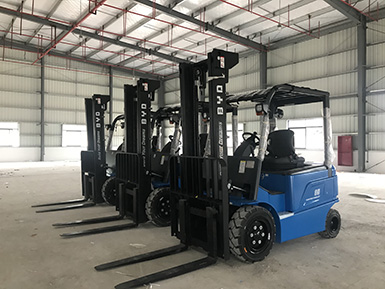 感謝蔡總的大力支持，再次購買3+1臺(tái)比亞迪叉車，祝：生意興?。? /></em><b>感謝蔡總的大力支持，再次購買3+1臺(tái)比亞迪叉車，祝：生意興?。?/b></a></li>

<li><a href=